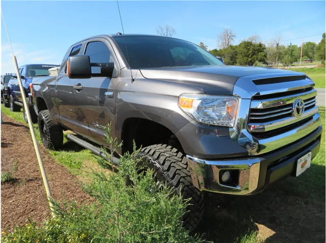 2016 Toyota Tundra SR5 5.7L 4WD Double Cab Standard Bed's photo