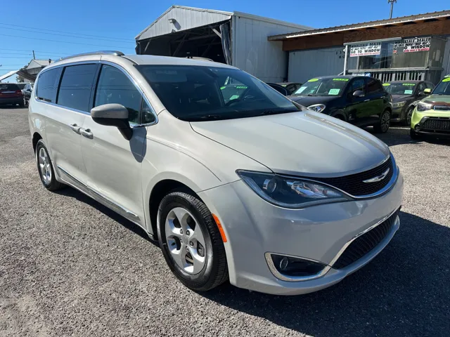 2017 Chrysler Pacifica Touring-L Plus