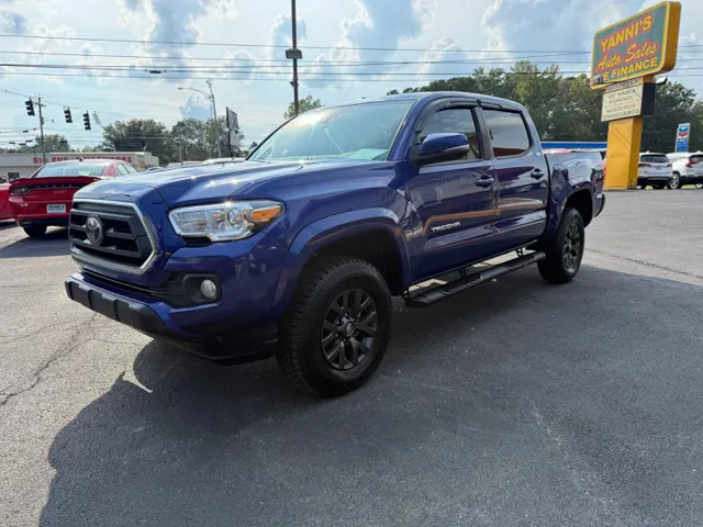 2022 Toyota Tacoma SR5's photo