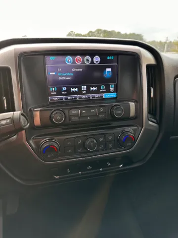2018 Chevrolet Silverado 1500 LT Z71 - Photo 11