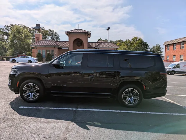 2023 Jeep Wagoneer L Series II's photo