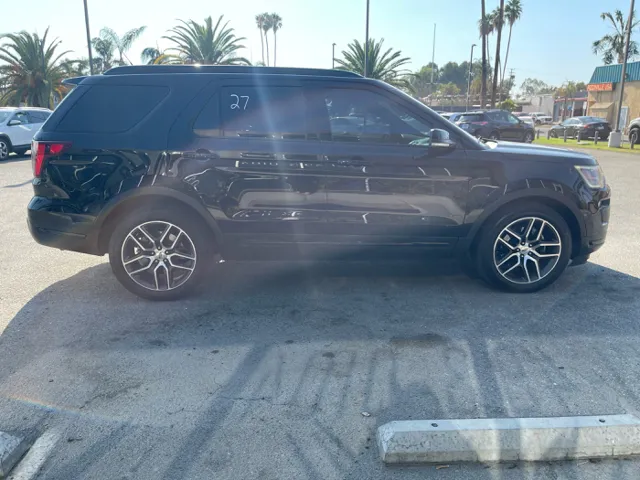 2018 Ford Explorer Sport photo 2