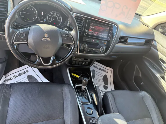 2018 Mitsubishi Outlander SE photo 4