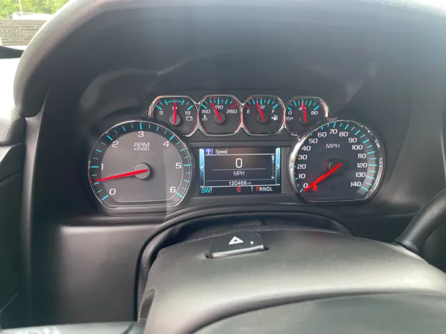 2019 Chevrolet Suburban LT photo 17
