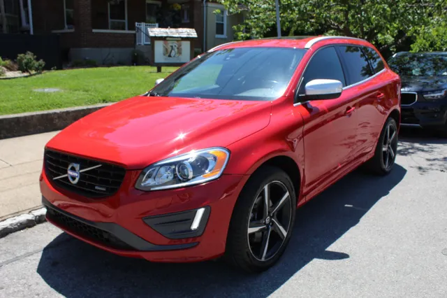 2015 Volvo XC60 T6 AWD Auto R-Design Platinum's photo