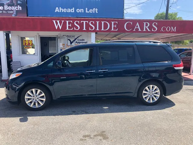 2011 Toyota Sienna Limited's photo