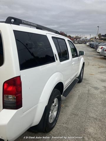 2006 Nissan Pathfinder LE 