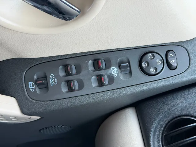 2005 Pontiac Grand Prix - Photo 22