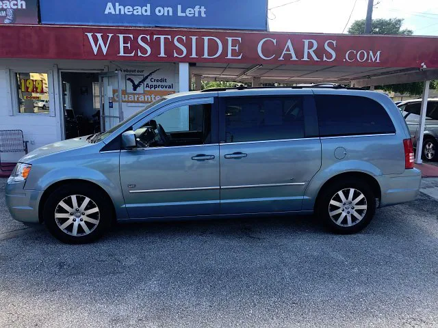 2009 Chrysler Town & Country Touring's photo