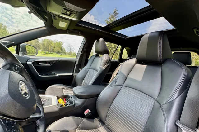 2021 Toyota RAV4 XSE - Photo 14