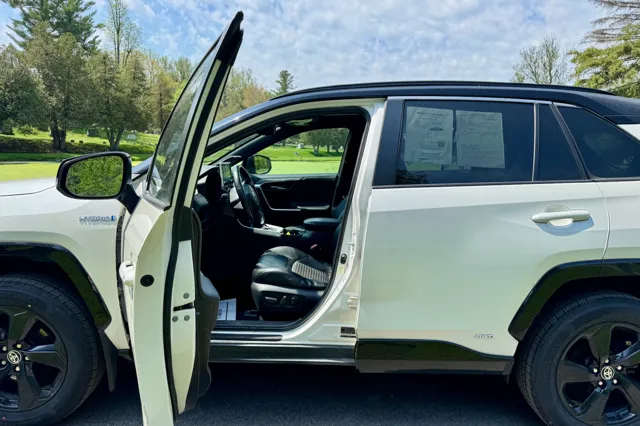 2021 Toyota RAV4 XSE - Photo 10