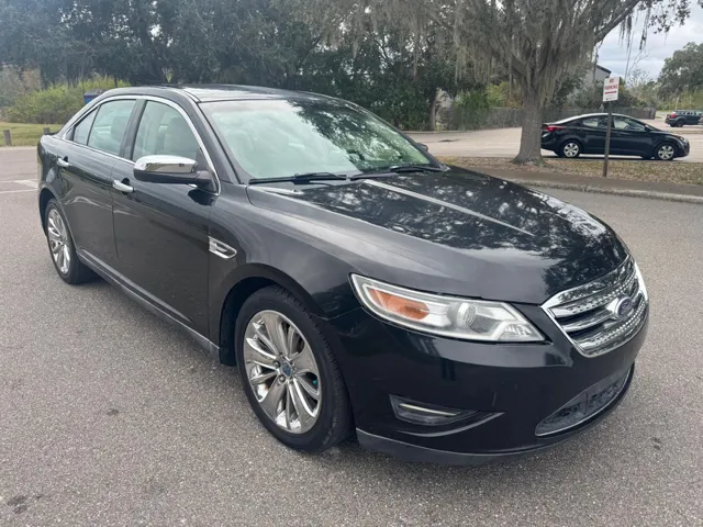 2011 Ford Taurus Limited's photo