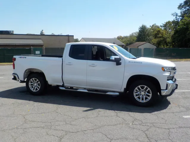 2019 Chevrolet Silverado LT photo 4