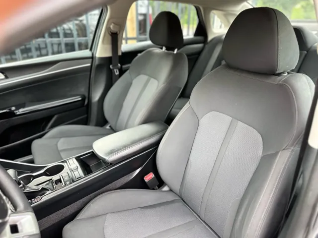 2022 Kia K5 LXS - Photo 14