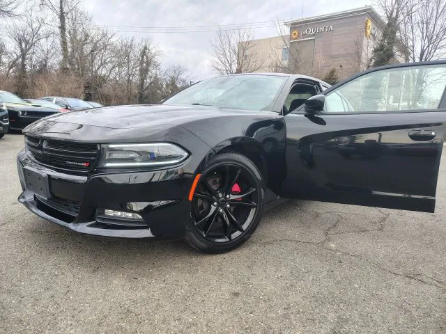 2016 Dodge Charger SXT's photo