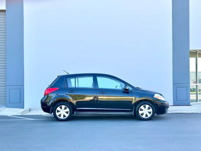 2011 Nissan Versa SL - Photo 6