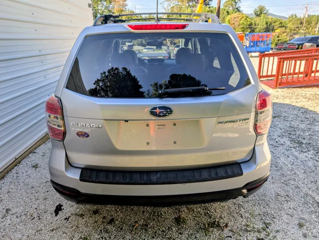 2014 Subaru Forester 2.5i photo 14