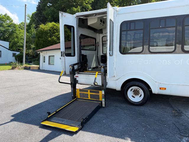 2013 Ford Econoline E450 Shuttle Bus