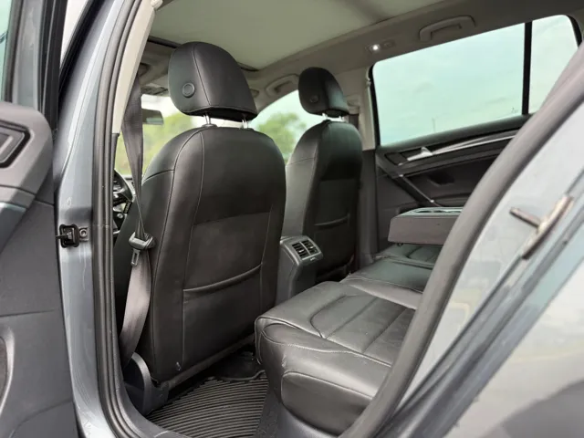 2017 Volkswagen Golf SportWagen 38