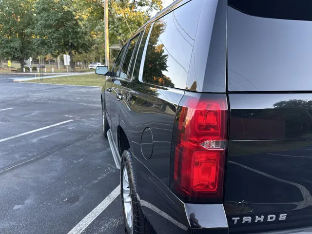 2017 Chevrolet Tahoe LT photo 3