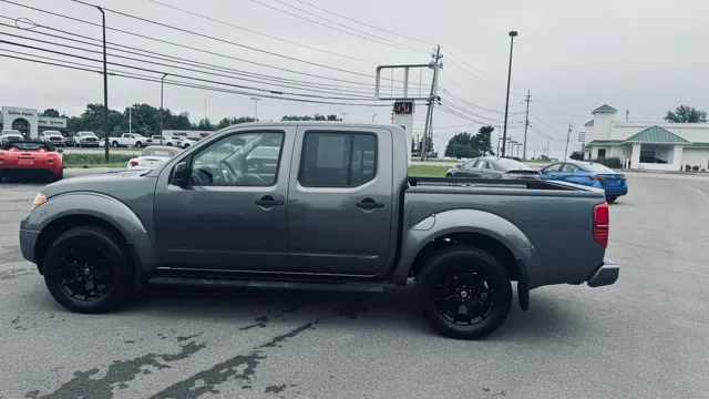 2020 Nissan Frontier SV Crew Cab 4X4 SWB's photo