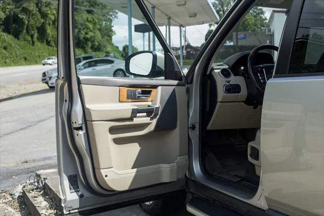 2016 Land Rover LR4 HSE - Photo 10