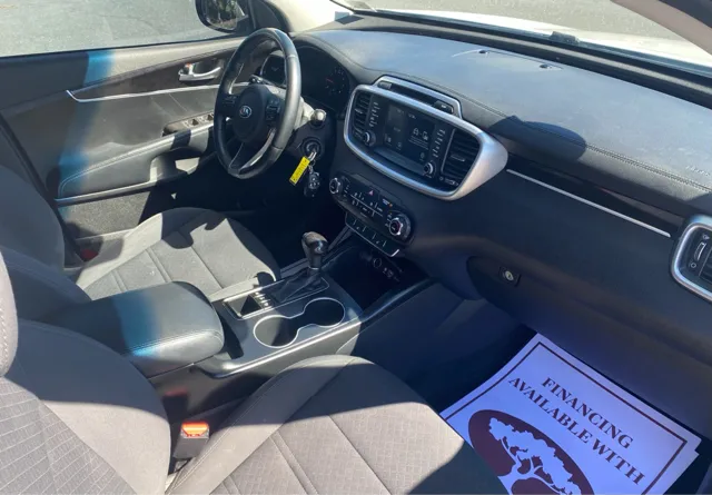 2017 Kia Sorento LX photo 2