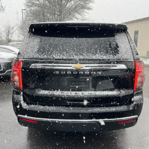 2021 Chevrolet Suburban LT - Photo 10