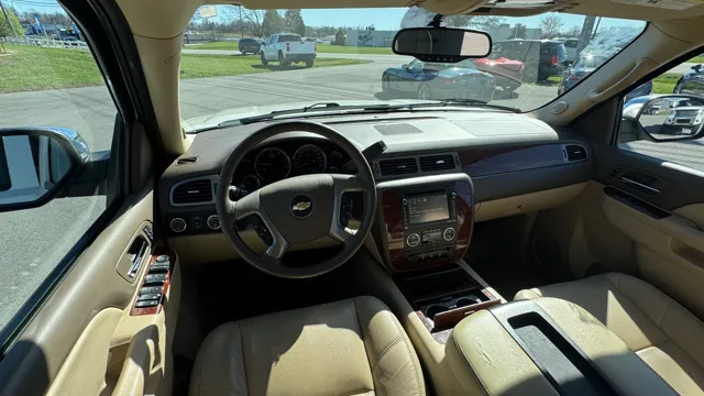 2013 Chevrolet Suburban LTZ - Photo 10