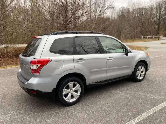 2015 Subaru Forester 2.5i Premium photo 3