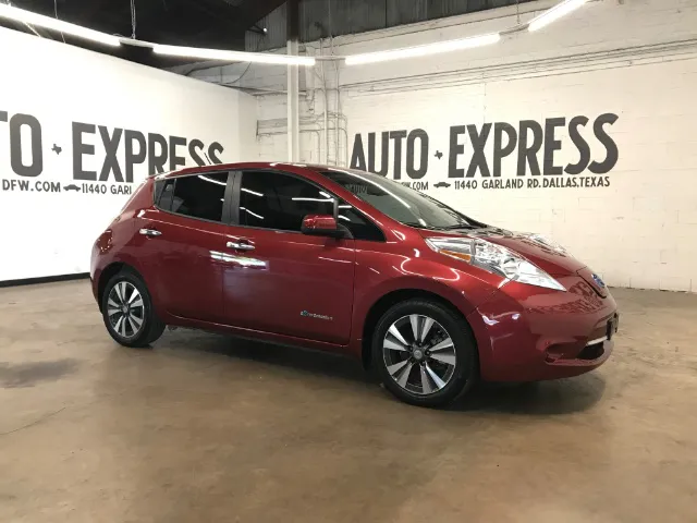 2015 Nissan Leaf SV's photo