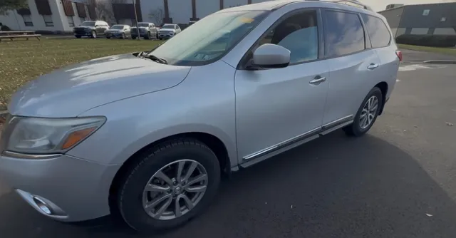 2014 Nissan Pathfinder SL's photo