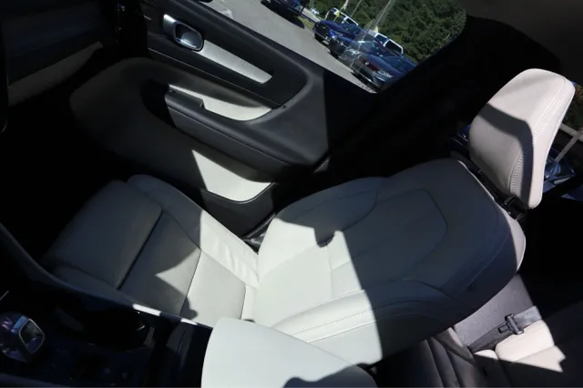 2023 Volvo XC40 Ultimate photo 21