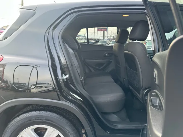 2020 Chevrolet Trax LS - Photo 16