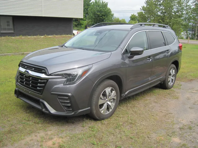 2024 Subaru Ascent Premium's photo