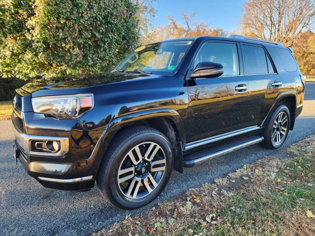 2016 Toyota 4Runner Limited 4WD V6 photo 2