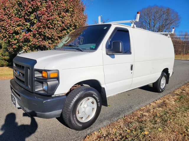 2008 Ford E-250 photo 2