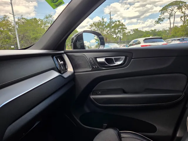 2020 Volvo XC60 R-Design - Photo 28