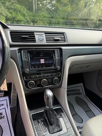 2017 Volkswagen Passat R-Line