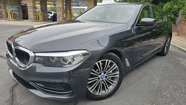 2019 BMW 5 Series 530e xDrive iPerformance Sedan's photo