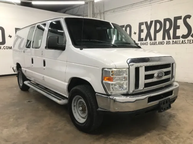 2011 Ford E-Series Econoline Van Commercial's photo