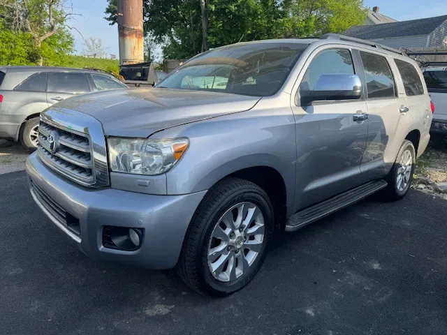 2010 Toyota Sequoia 5.7 Auto 4WD Platinum's photo