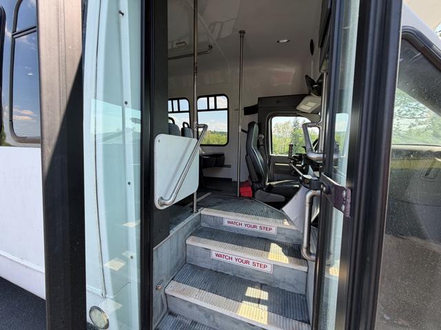 2013 Ford Econoline E450 Shuttle Bus