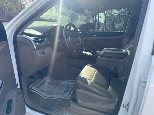 2015 Chevrolet Suburban LT - Photo 10