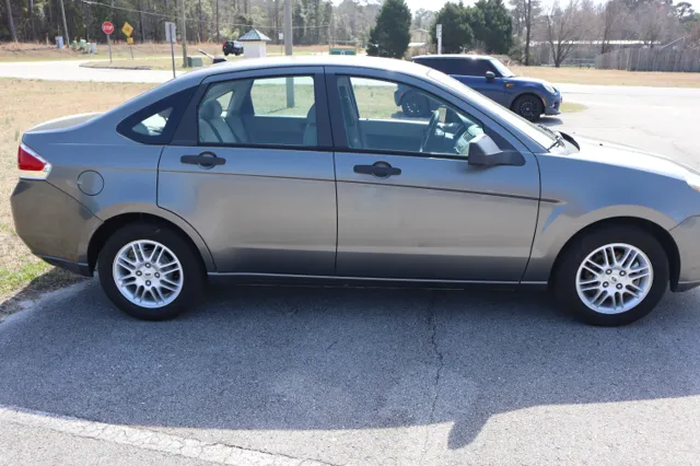 2010 Ford Focus SE - Photo 6