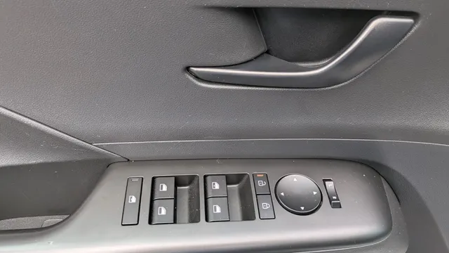 2025 Hyundai Kona SEL - Photo 28