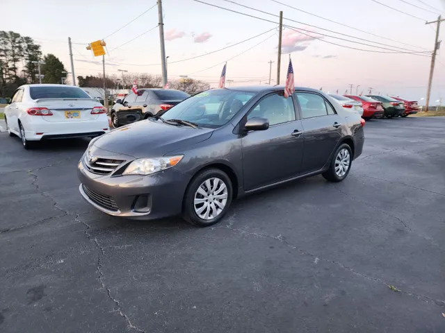 2013 Toyota Corolla LE's photo