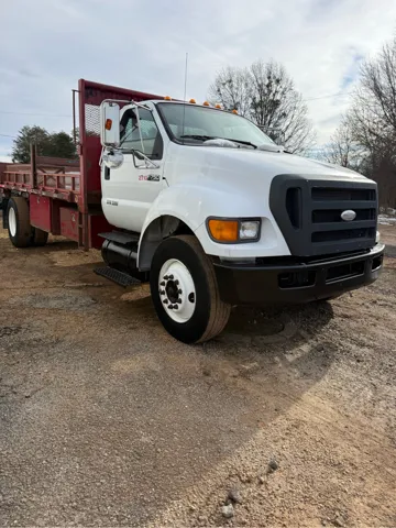 2008 Ford F-750 - Photo 3