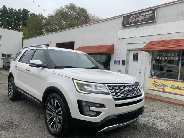 2017 Ford Explorer Platinum's photo