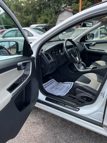 2017 Volvo XC60 T5 Dynamic - Photo 9